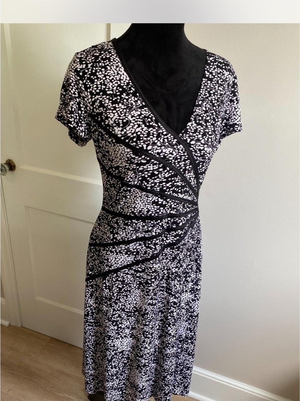 Black & White Printed Wrap-Style Women’s Dress